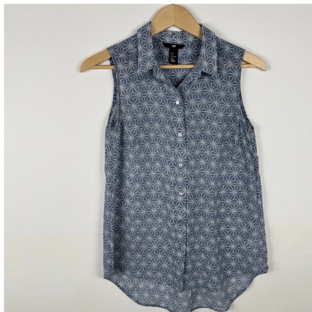 H&M Blue Geometric Pattern Button Down Sleeveless Blouse‎ Size XS